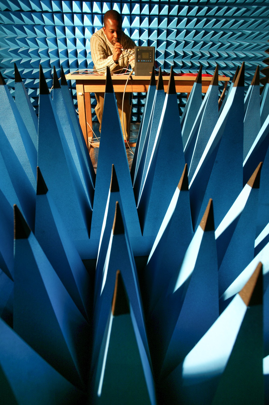 Schneider Electric chambre anechoïque Schneider Electric chambre anechoïque